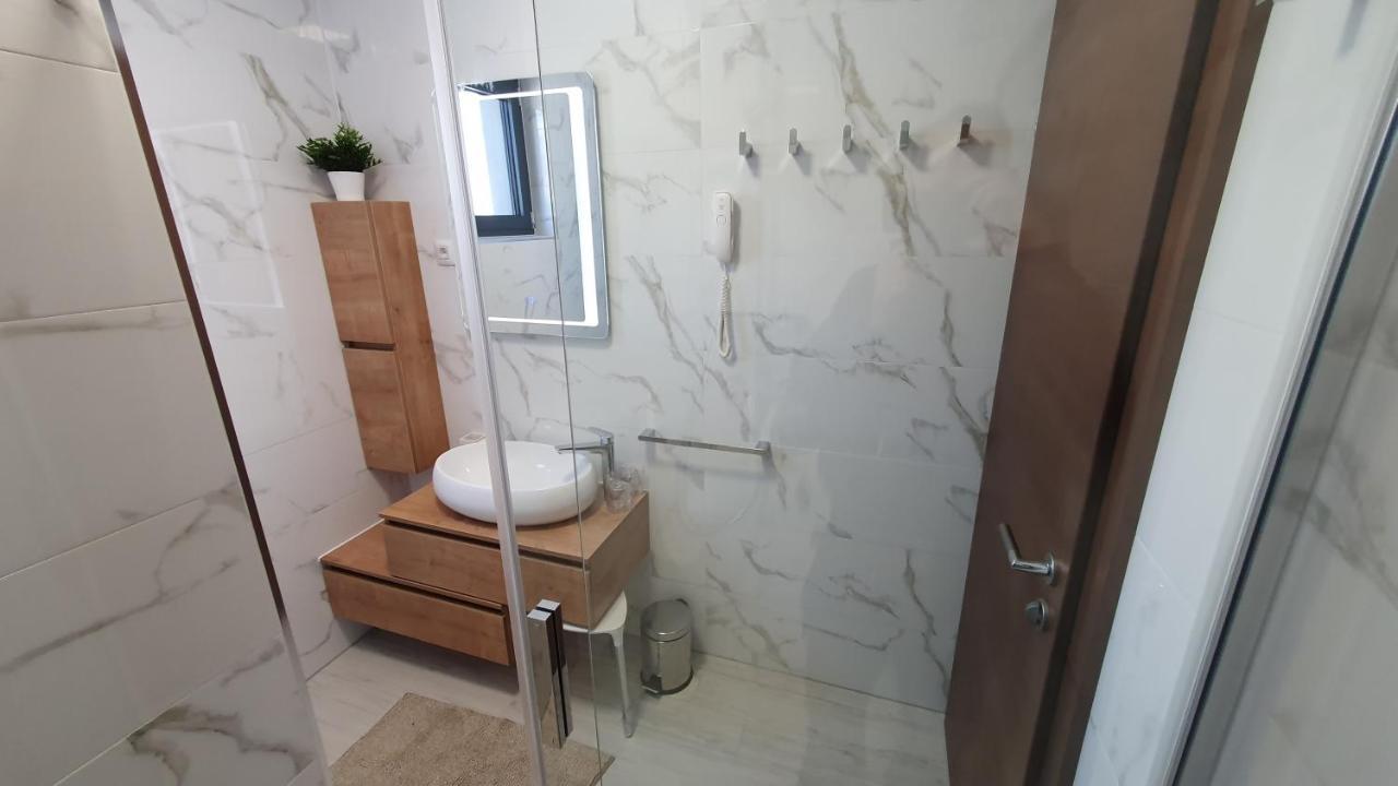 Family Friendly Apartments With A Swimming Pool Sveti Filip I Jakov, Biograd - 19325 Екстериор снимка